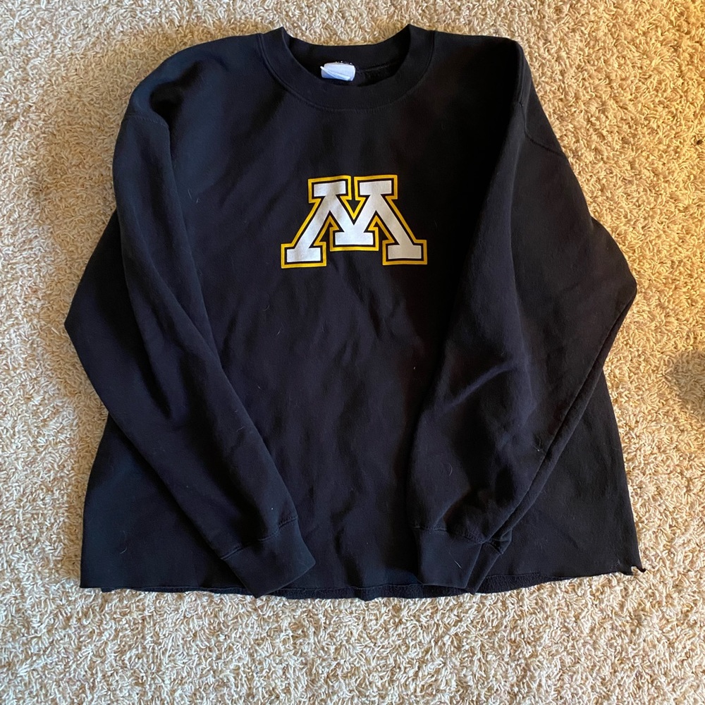 UMN oversized slightly cropped crew neck